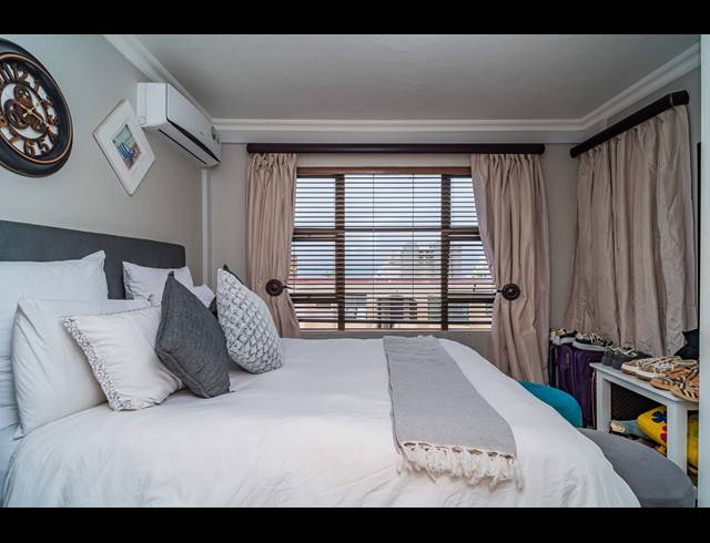2 BEDROOM APARTMENT FOR SALE IN UMHLANGA CENTRAL